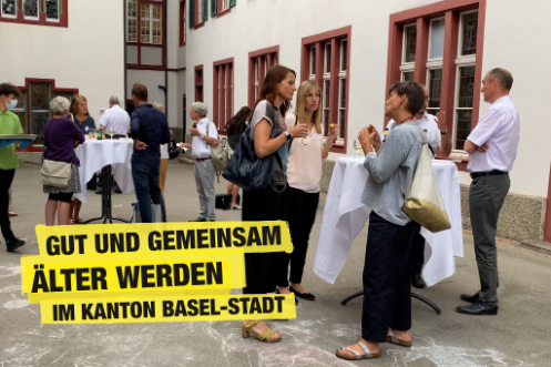Schriftzug "Gut und gemeinsam älter werden im Kanton Basel-Stadt" - Apéro im Hintergrund